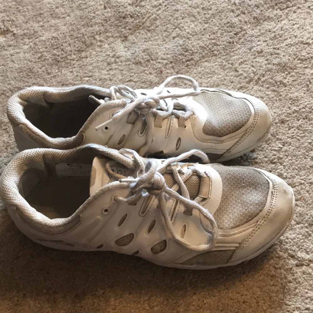 Nfinity Halo Defiance Cheer Sneakers